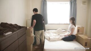 During The Moving Work, I Could Not Stand My Childhood Friend's Defenseless Big Ass And I Made Vaginal Cum Shot Many Times In The Back - Mina Kitano