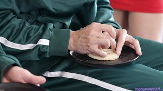 Jessica Ryan And Justine Jakobs - MomSwapped