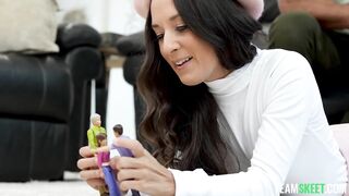 NNN Challenge Day 30: The New House Toy - Miss Raquel & Freya Von Doom