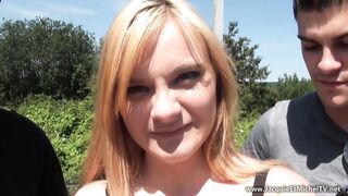 Lana, 18 Ans, Veut Un Plan à Trois