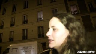 Lea, Fonctionnaire, Se La Prend Dans Le Cul