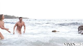 VIXEN Gorgeous Beach Babes Ambar Lapiedra And Baby Nicols Have Crazy Foursome - Barra Brass