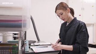 FNS-024 A Young Wife Ranran Fujii Is Penetrated In A Threesome By Experie