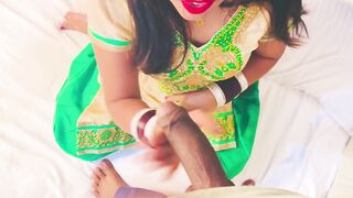 Ghar par koye nahin hai chalo step sister hum sex karate hain mujhe kandom pasand nahin hai sautele bahan please apne kapade kholo