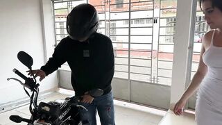 I Get a Call From My Sexy Best Friend to Pick up on the Bike, I Start to Watch Her Because She Has a Very Nice Ass