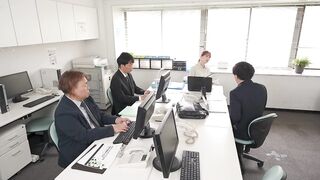 When I Woke Up In The Morning, My Female Boss Was In Her Underwear In My Room...! She's Usually Abrasive, But She's Become A Lover... It Seems Like We Had Creampie Sex (sweat) Yui Hatano