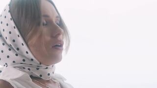 FrolicMe - Angelika Grays - Left Hanging