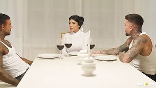 Sara Retali’s Princess Leia seduces two rebels