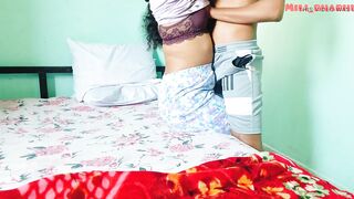 Indian Desi Beautiful GF tight pussy Hindi audio Sex MMS, 18+ Desi GF BF sex in OYO insta MMS Xxxx