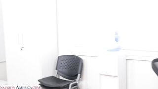 Dark-skinned brunette seduced her colleague to fuck her ????