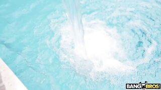 PUTA DISFRUTA DE UN POLLON GIGNATE EN SU COÑO Y ANO